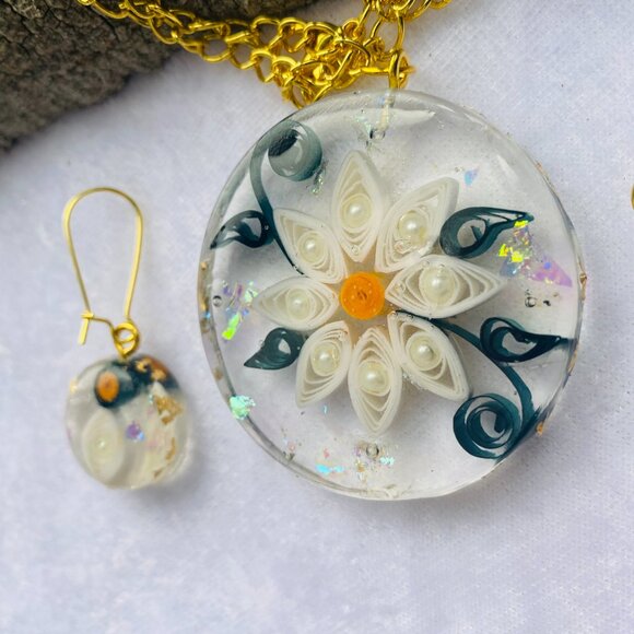 Quilling Love White Flowers Set - Picture 6 of 6